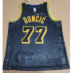 NBA Lakers DONCIC 77