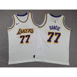 NBA Niño LAKERS DONCIC 77